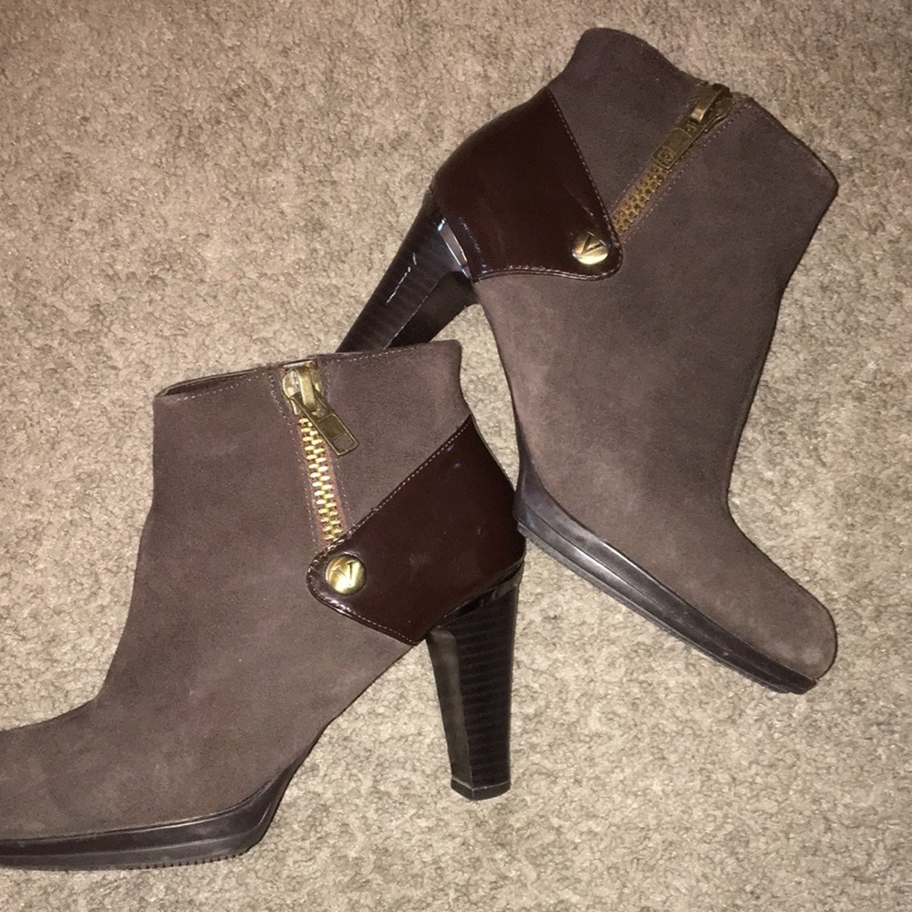 Valdini Brown Suede Leather Ankle Bootie